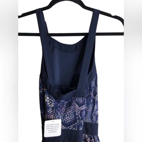 NEW JustFab Purple & Blue Printed Cross Back Mini Dress Size Small - Picture 5 of 9